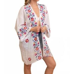 NEW LETO floral embroidered anemone kimono in white